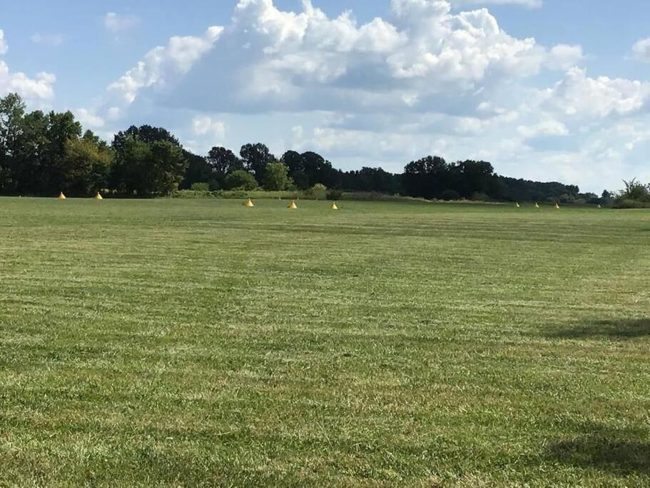 Villa House On Grass Runway With Fly-In/Fly-Out Access à Tecumseh Extérieur photo