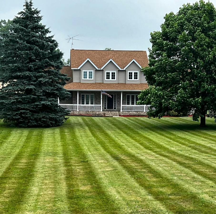 Villa House On Grass Runway With Fly-In/Fly-Out Access à Tecumseh Extérieur photo